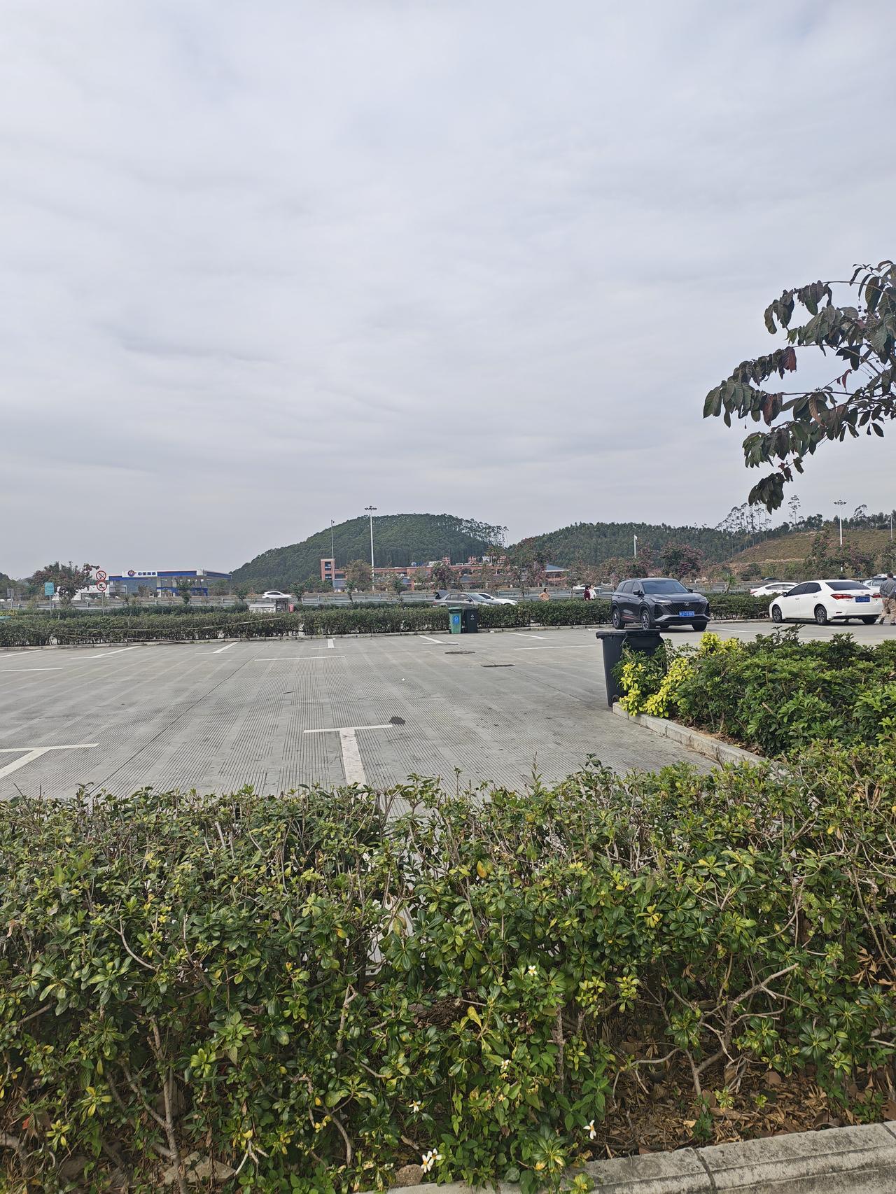 时代的发展，节假日返程的路上再也看不到大巴车了，十几二十年之前，像春节这样的大节