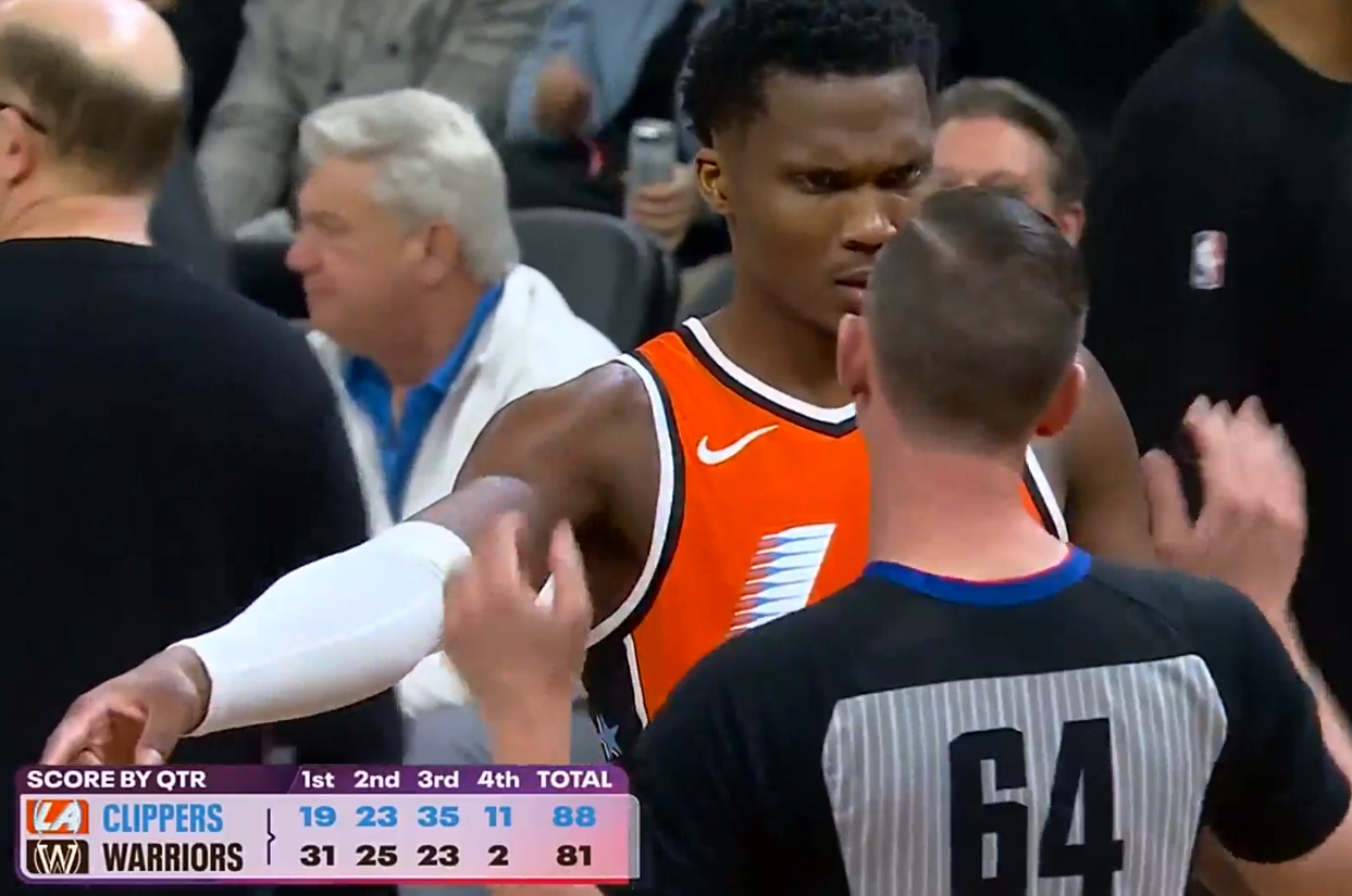 快船下半场上了强度，比分反超勇士。 