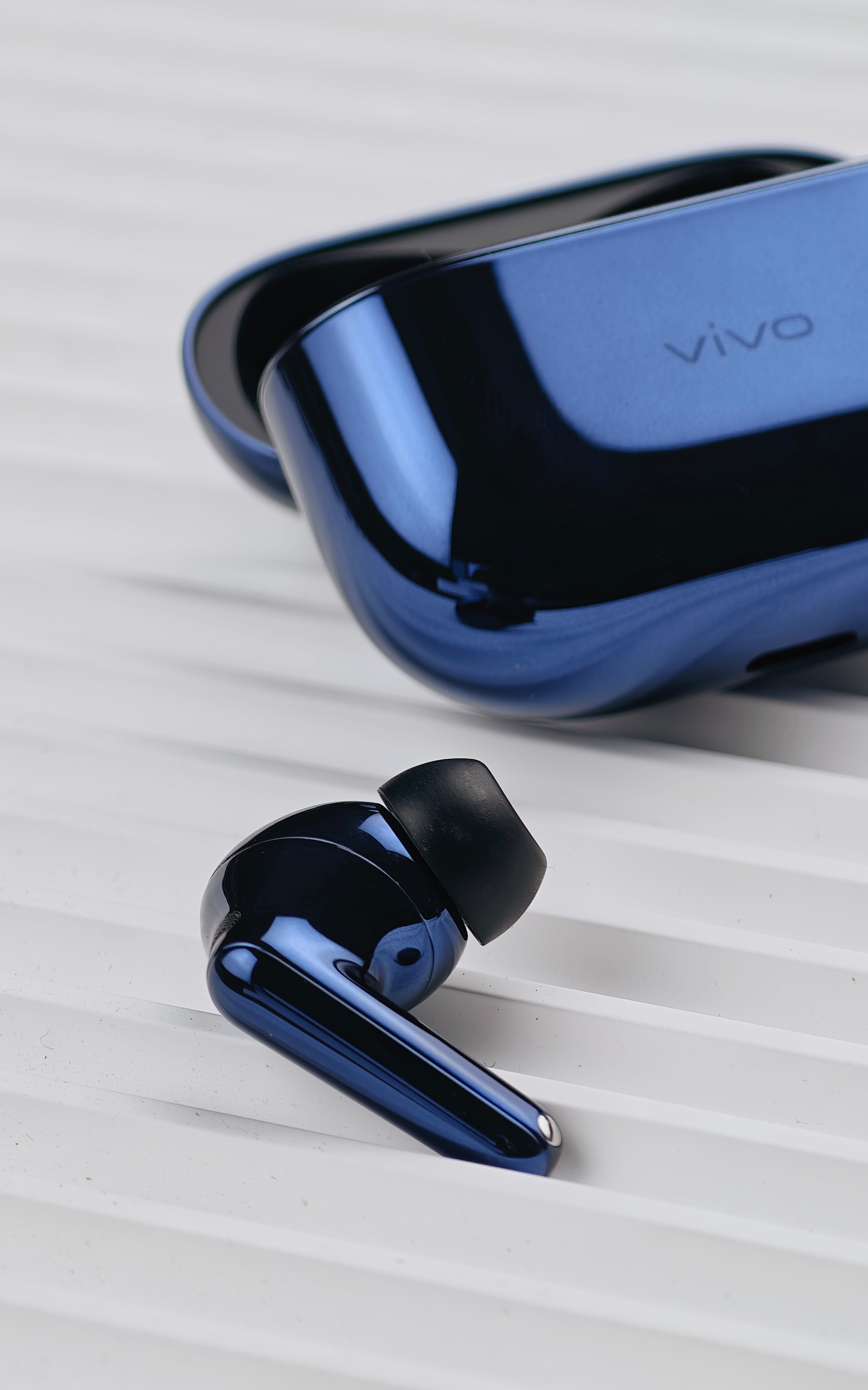 今晚还有全家桶之一的 vivo TWS 5 Hi-Fi耳机即将发布！这是行业首发