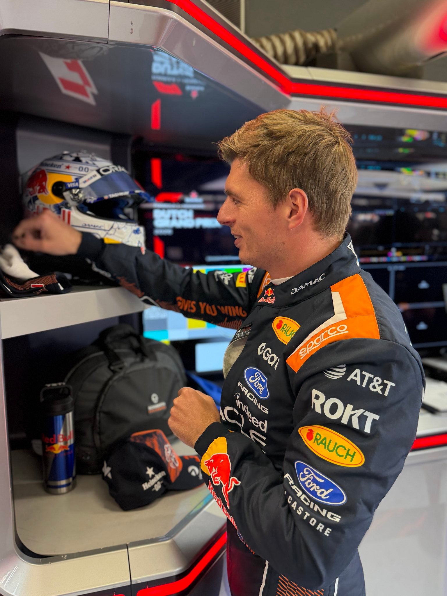 已就位做法一切顺利安全完赛好运降临🍀©️redbullracing / ver
