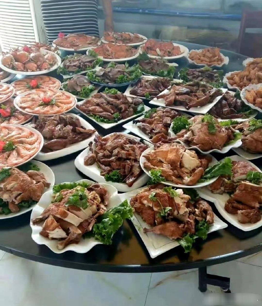 什么酒才能配得上这一桌豪横的菜 