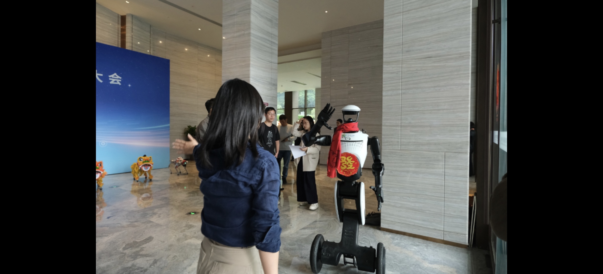 人形机器人赛道又来新玩家了！昨天，广汽集团孵化的“慧仑科技”正式成立了，还带着自