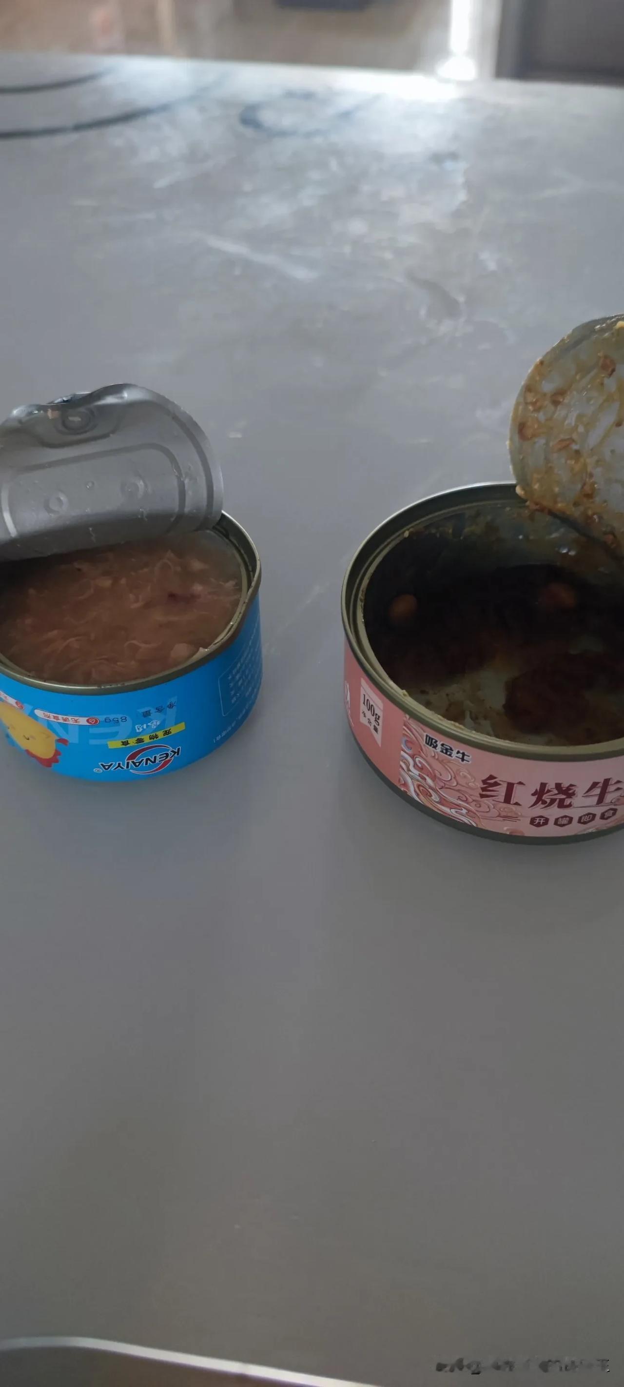 猫罐头，你吃过😊？肯定没有。我吃过。
     去儿子家拿东西，个把月没有去了