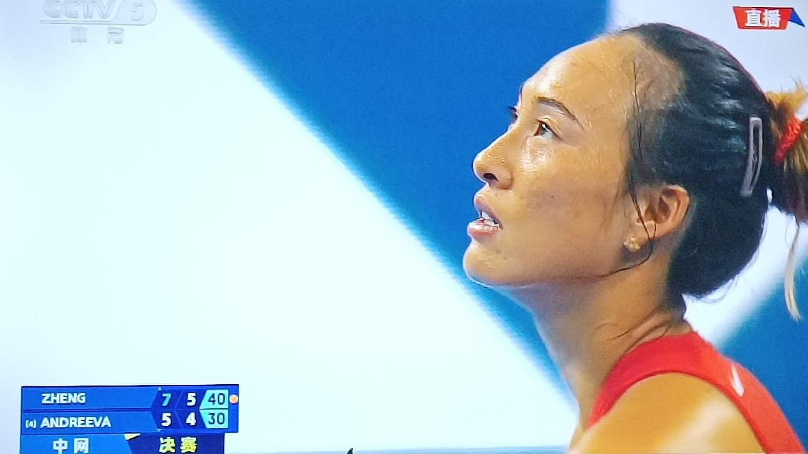 郑钦文以2：0战胜安德烈娃夺得中网冠军！祝贺她取得中网首个女子单打冠军，创造中网