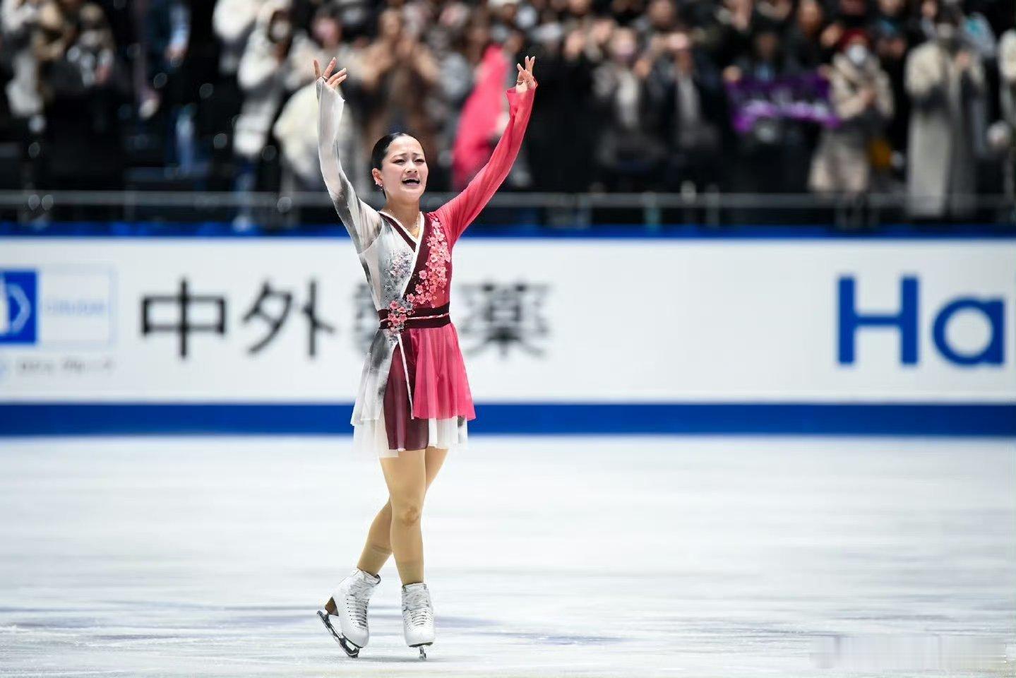 在浅田真央后，又有一位选手两套节目完成三个3A，渡边伦果可以昂首离开冰场。竞技体