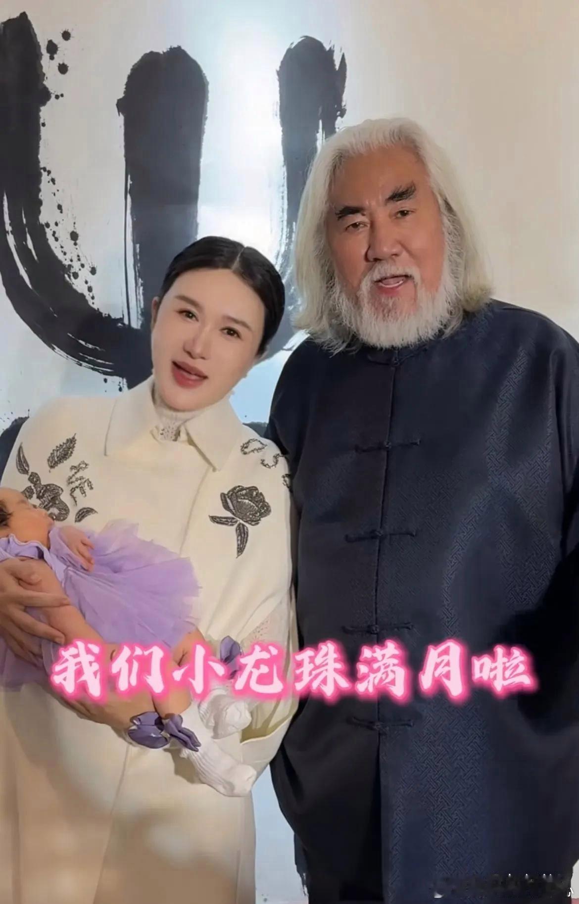 张纪中的老婆最近生了孩子，大家都说她变得更漂亮了 