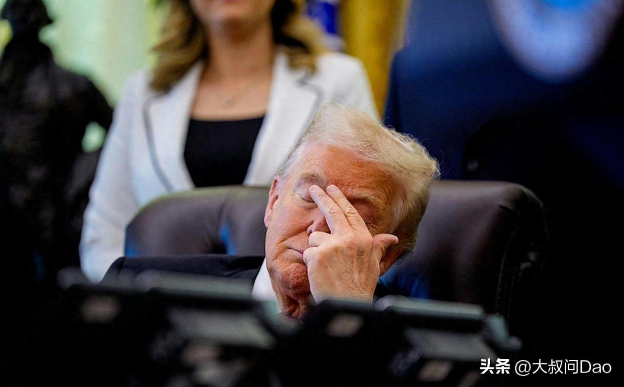 特朗普直播打瞌睡被小女孩发现，"瞌睡唐"称号再袭
 
1月14日，美国总统特朗普