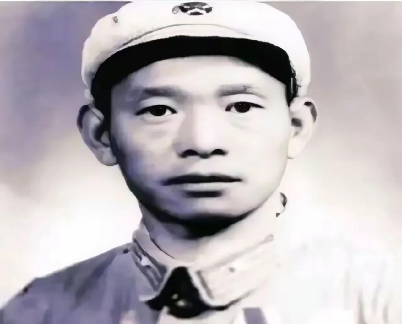 1950年，北京审讯室里，一个潜逃十年的大汉奸，被逼到绝境，突然甩出一颗"核弹"