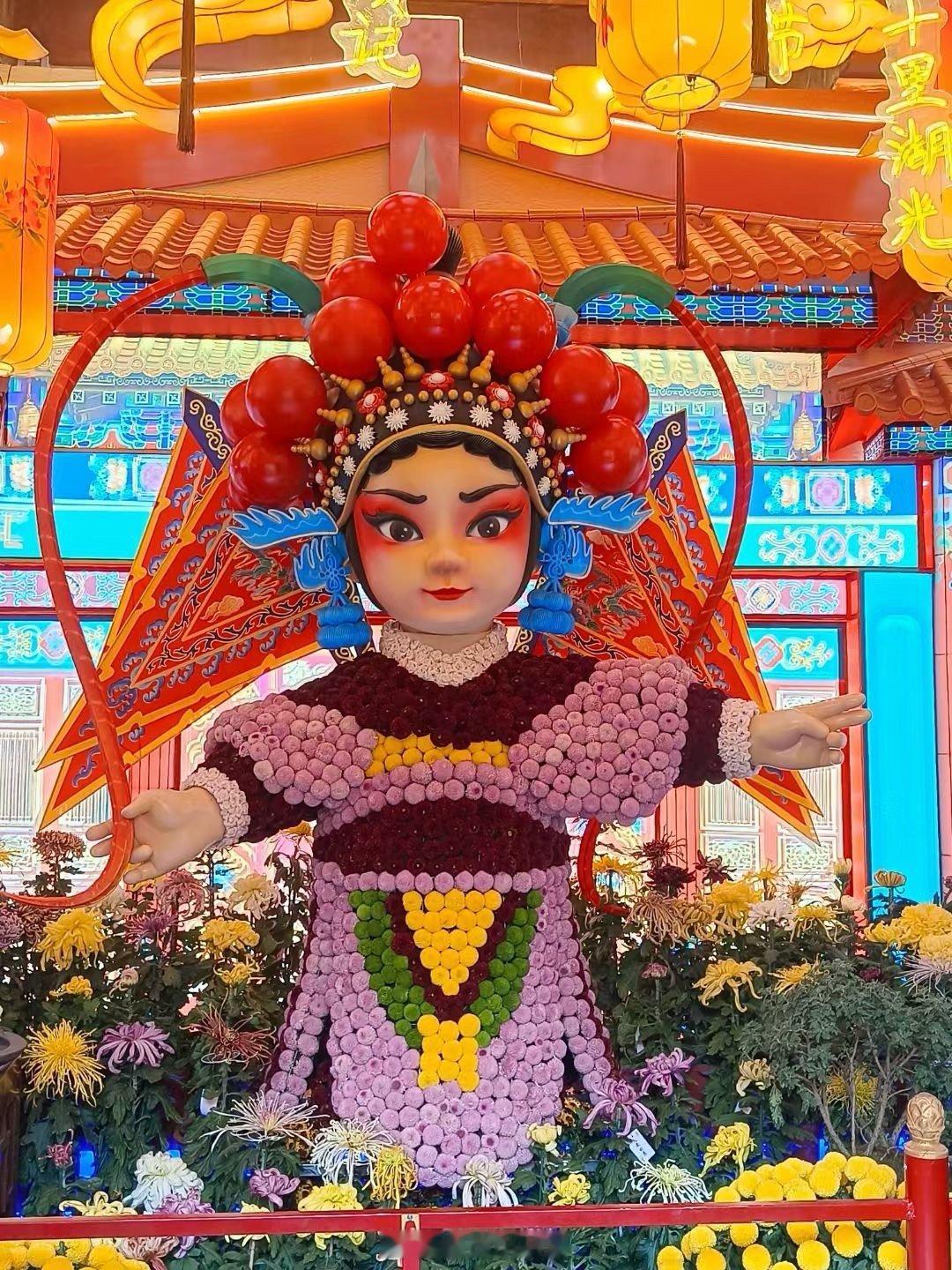  开封是豫剧的发源地，这次来开封想看豫剧，找了两个晚上落空，原来两个豫剧场已停业