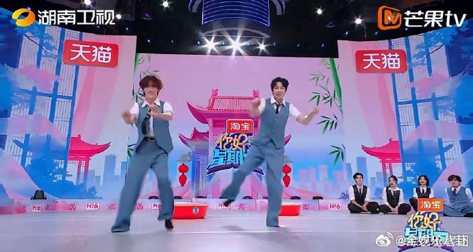 丁程鑫摩托摇跳得好有劲你好星期六丁程鑫摩托摇太绝了！每一个动作都充满力量感，卡点