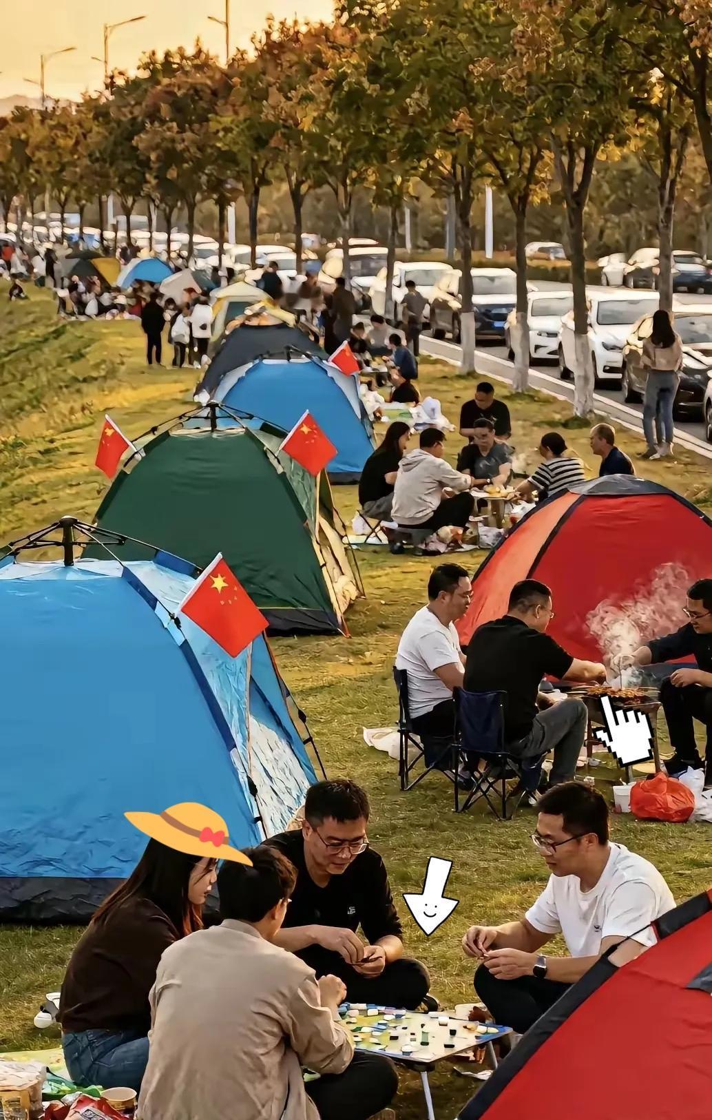 最让人担心的事还是发生了，
帐篷“挤走”酒店，哪是爱遭罪，
分明是年轻人在用脚投