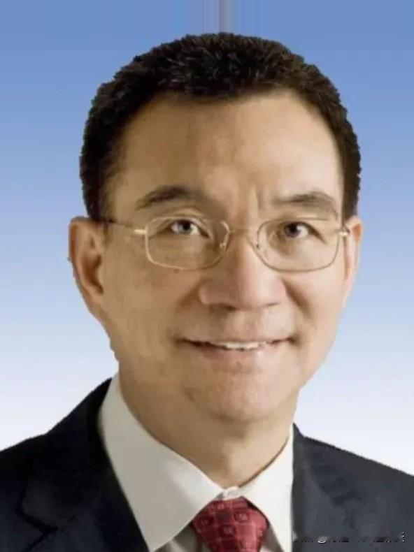 1979年，一名台湾连长冒死游泳横渡台湾海峡回到了祖国大陆，而他的妻子在接受审问