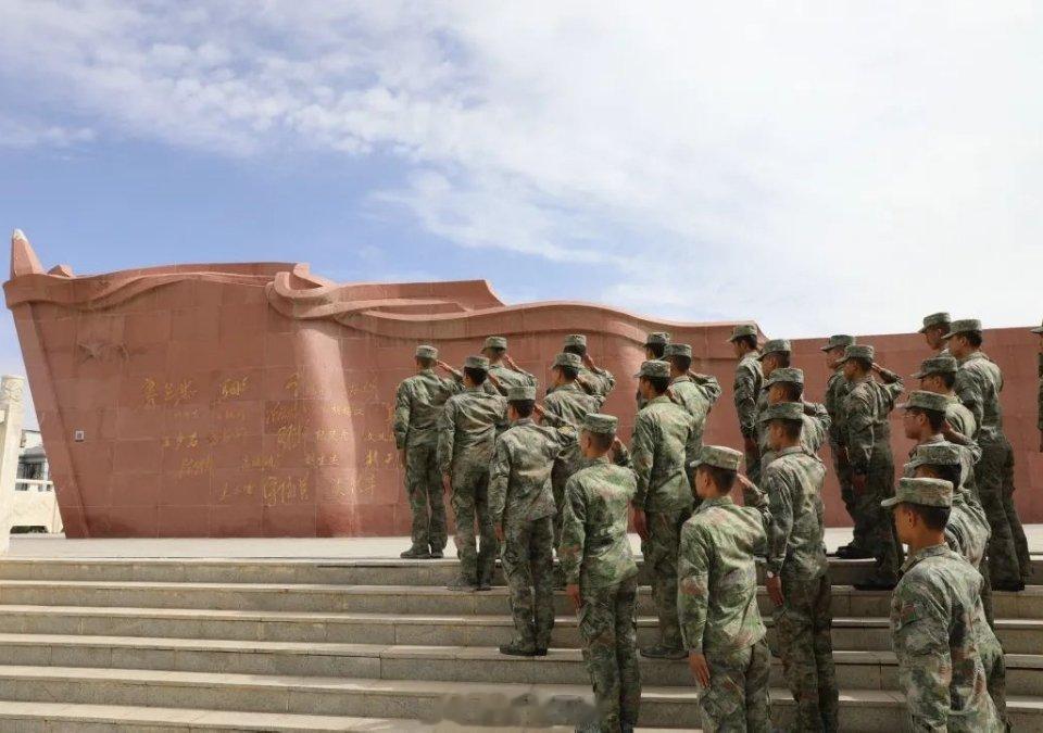 #铸剑中原[超话]##早安军营##原原说早晚安# 天地英雄气，千秋尚凛然！早安[