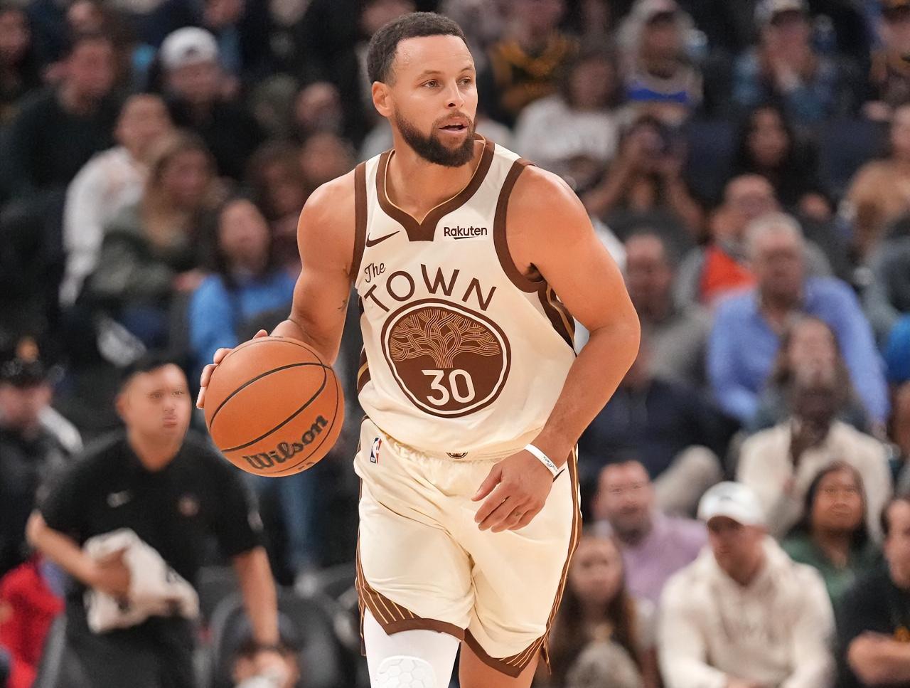 库里：这个岁数了，得分依然劲爆，有没不服的？？？
波杰姆斯基：钵钵鸡今天可香了。