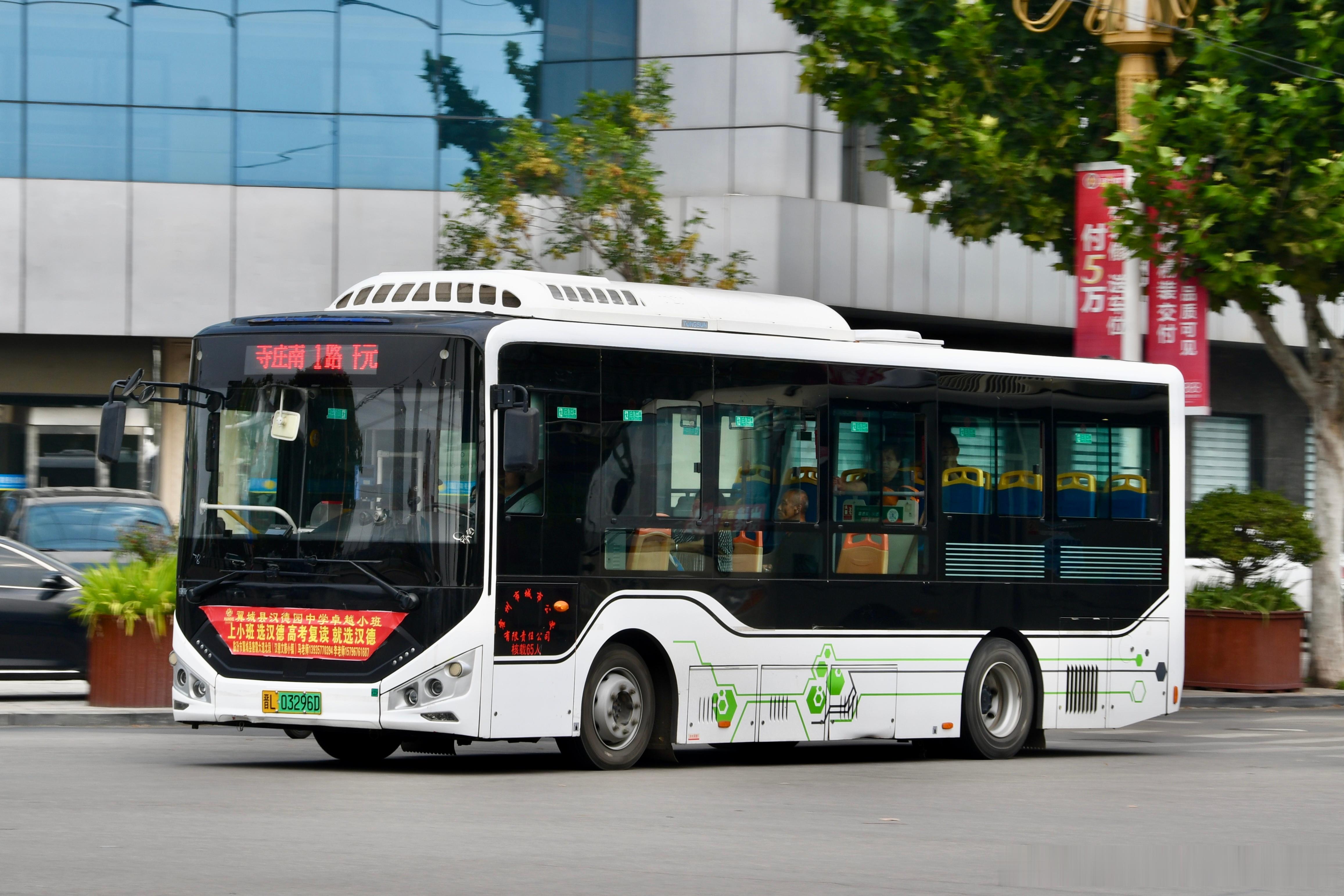 临汾·霍州市，城区公交只有1路和2路两条线，间隔10分钟。车型算上涂装有7种，黄