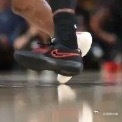 篮球体育 (湖人)洛杉矶湖人则打出系列赛前两战最理想开局，在Luka Donči