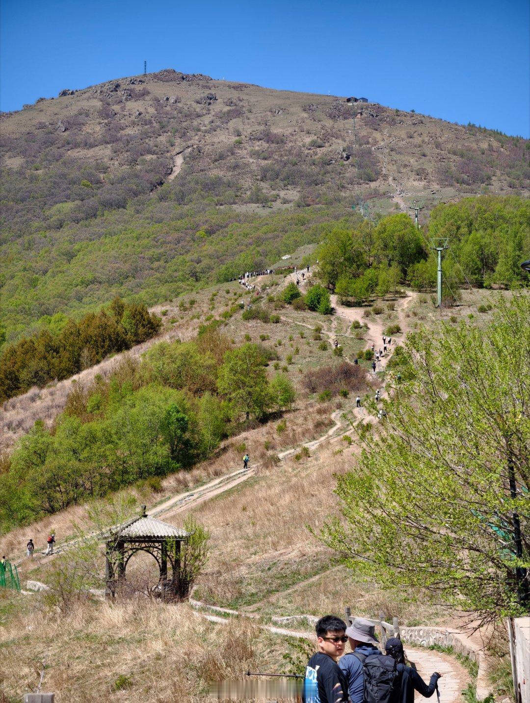 天气真好，阳光女孩开始爬山 北京·灵山自然风景区