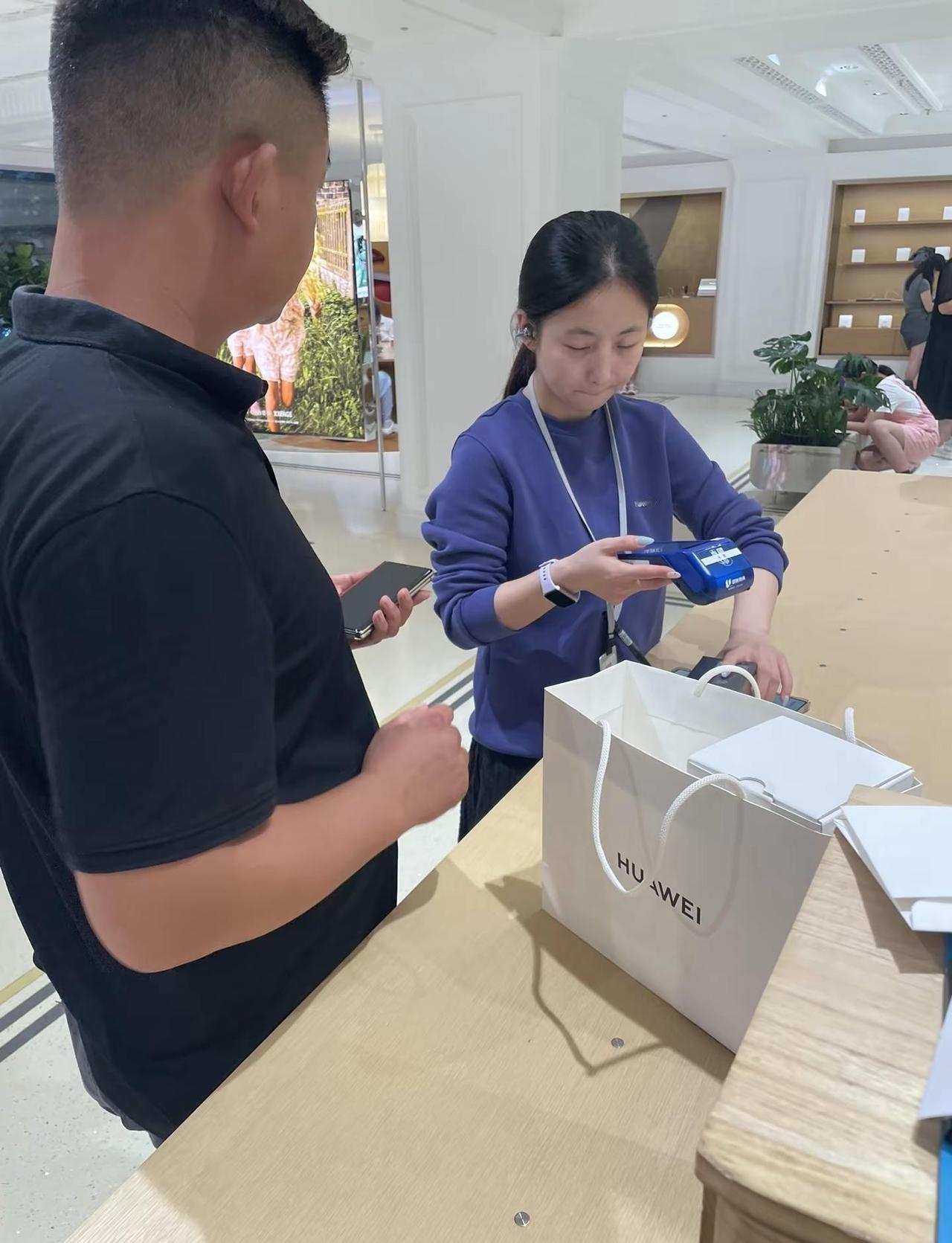 幸福大概就是，我随口一说，你放在心上，这叫浪漫，我随口一说，你做到了，我管这，称