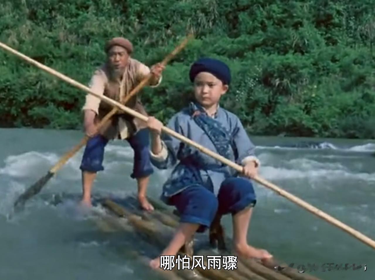 《闪闪的红星》的主题歌一共有三首：《映山红》《红星照我去战斗》《红星歌》。

 