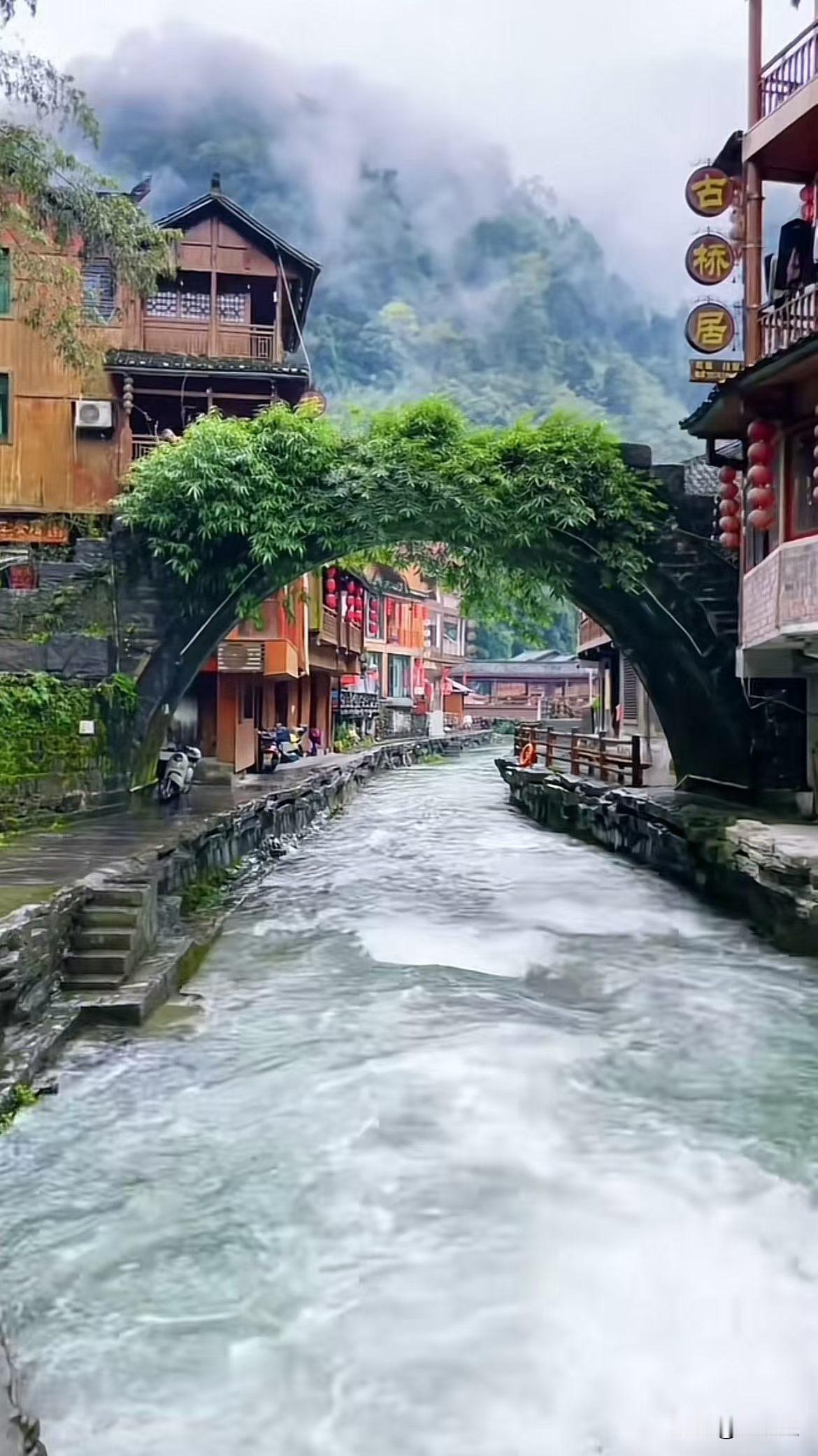 其实，我们拼命挣钱不是为了过上多好的生活，而是当你有困难的时候，不会在别人面前低