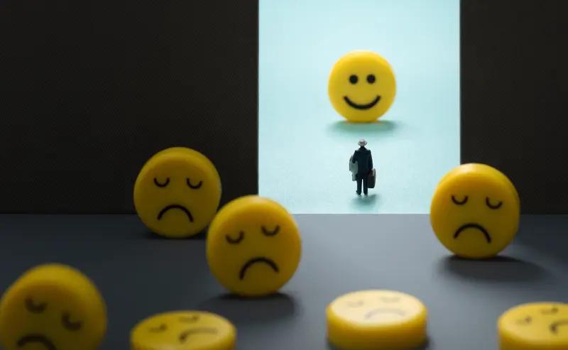 这世道真是让人看不懂了，佳能给员工发几十万遣散费被骂“恶意赔偿”，特斯拉给一线工