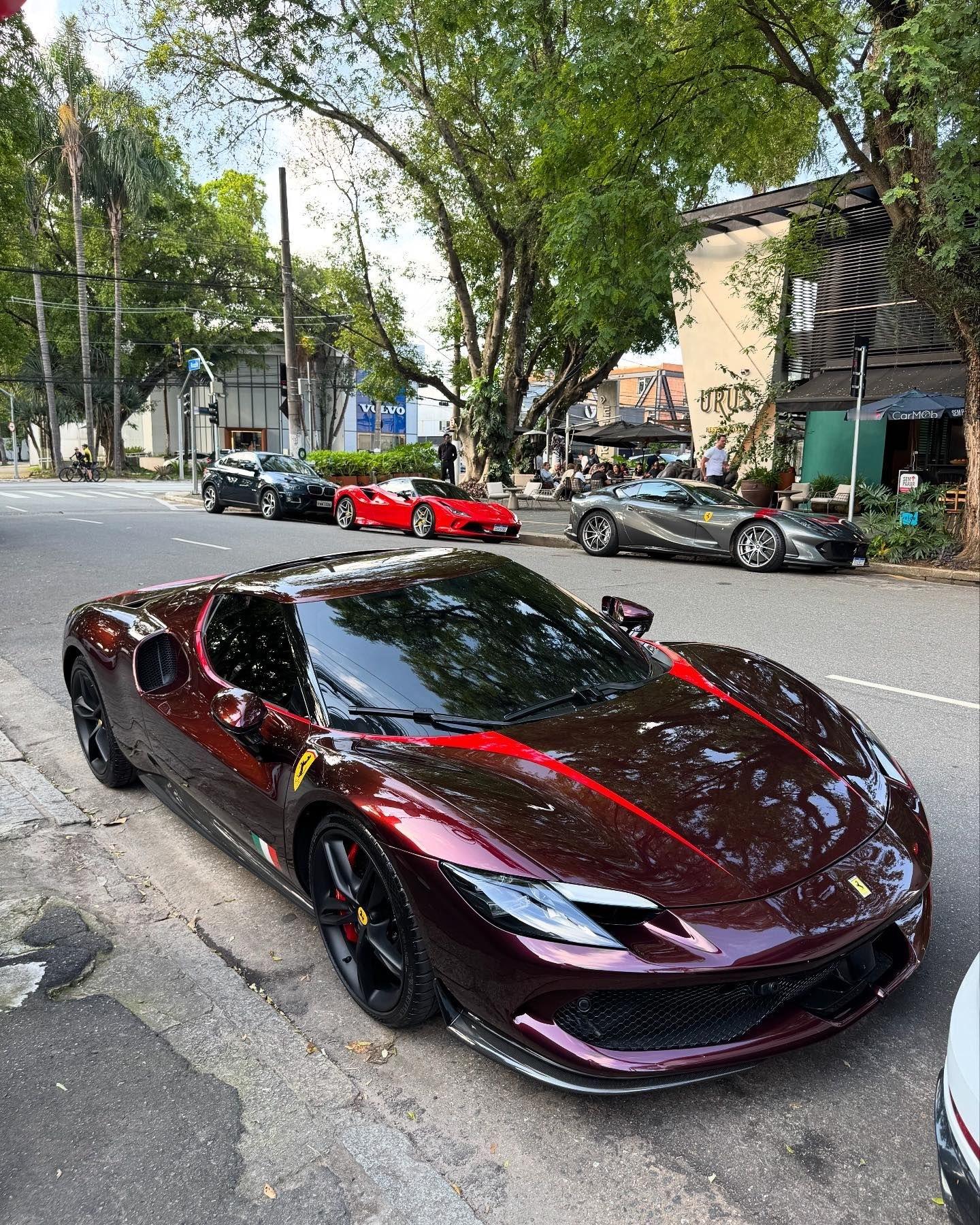 Ferrari 296 GTB Rosso Taormina这种颜色是专属，为庆