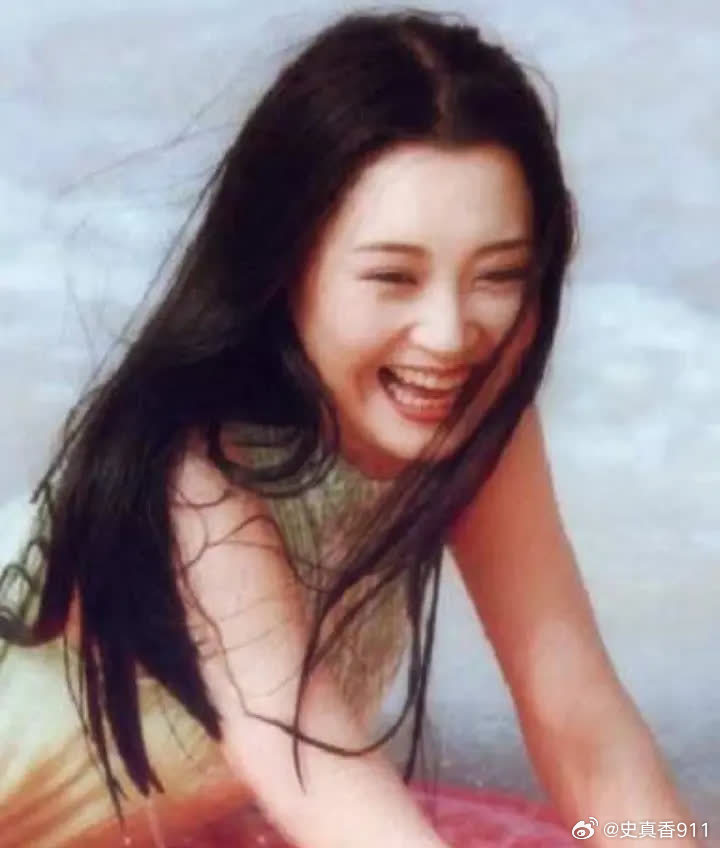 1994 年，王志文抢走了尤勇智的女友许晴，尤勇智到葛优家痛哭，葛优安慰他说：“