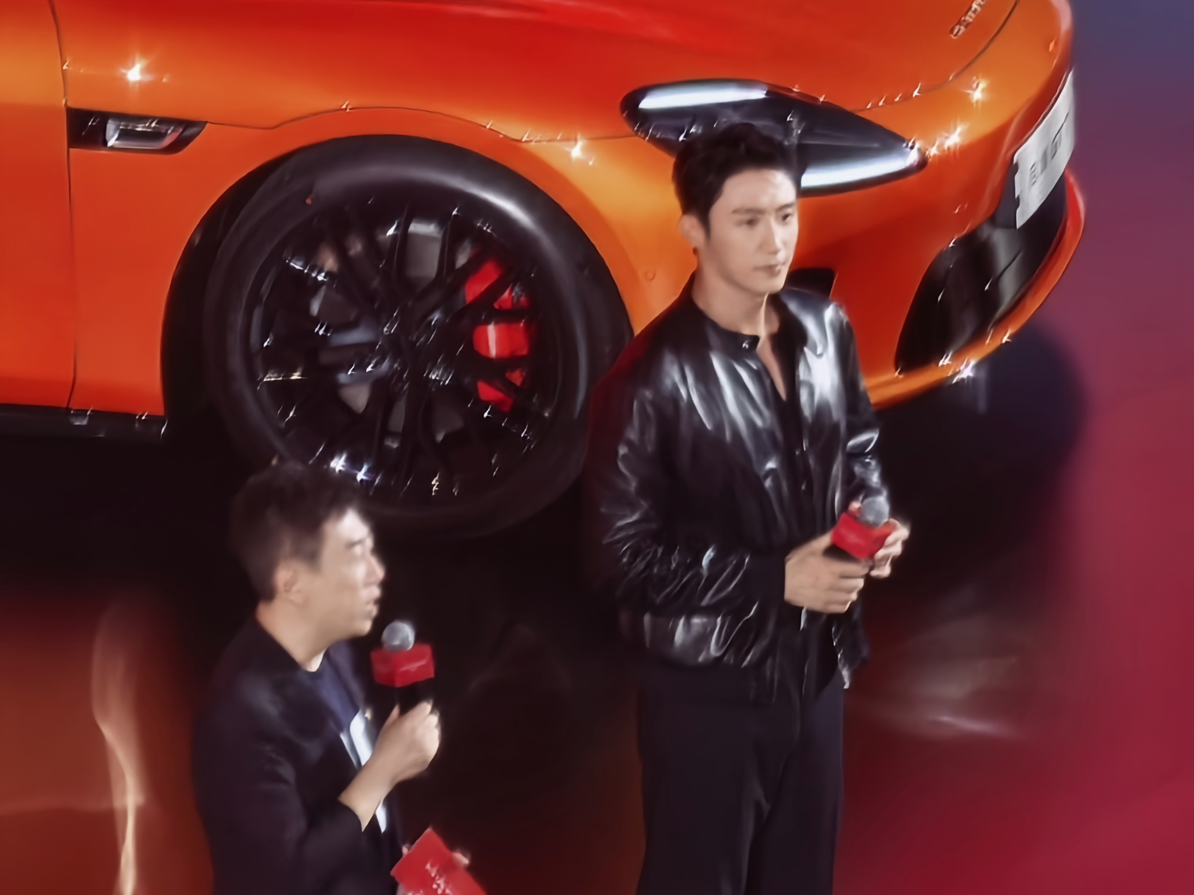 黄景瑜 来发布会现场了，真人太帅了，而且身高无敌。 