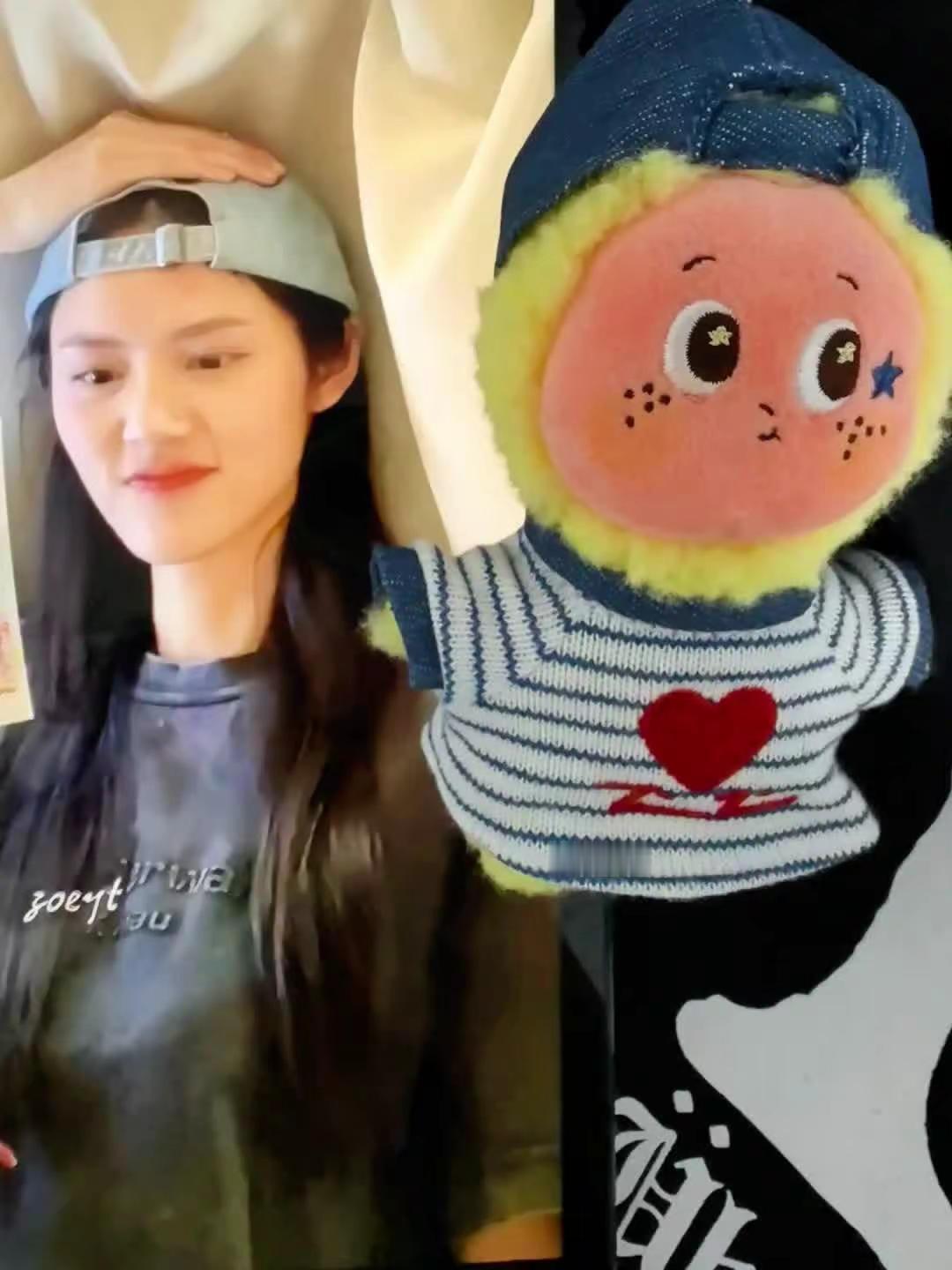 星星人和lookmhee更配 不买星星人 这是第一个 因为和你很像lookmhe