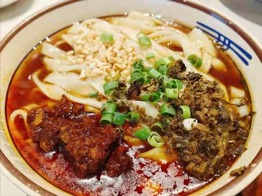 邯郸吃货地图，20个县市区代表美食，你吃过几个

1、邯山区——老邯郸炖酥肉
2
