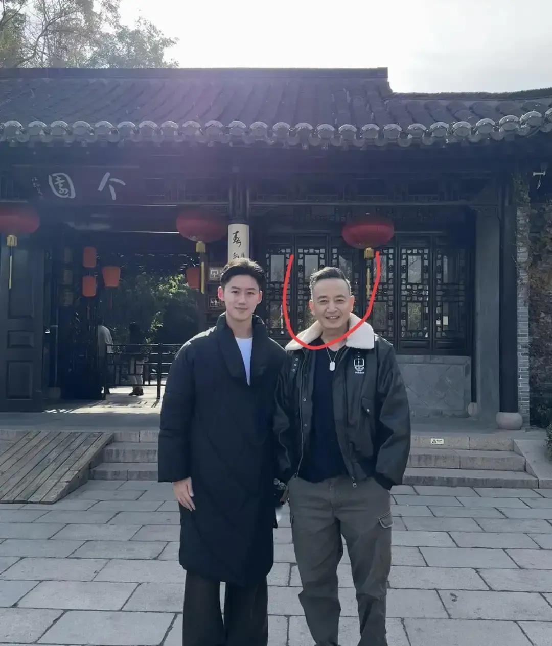 刷到热搜“哭戏滴眼药水”，评论区直接炸锅。
 
可30年前，李雪健为演焦裕禄，真