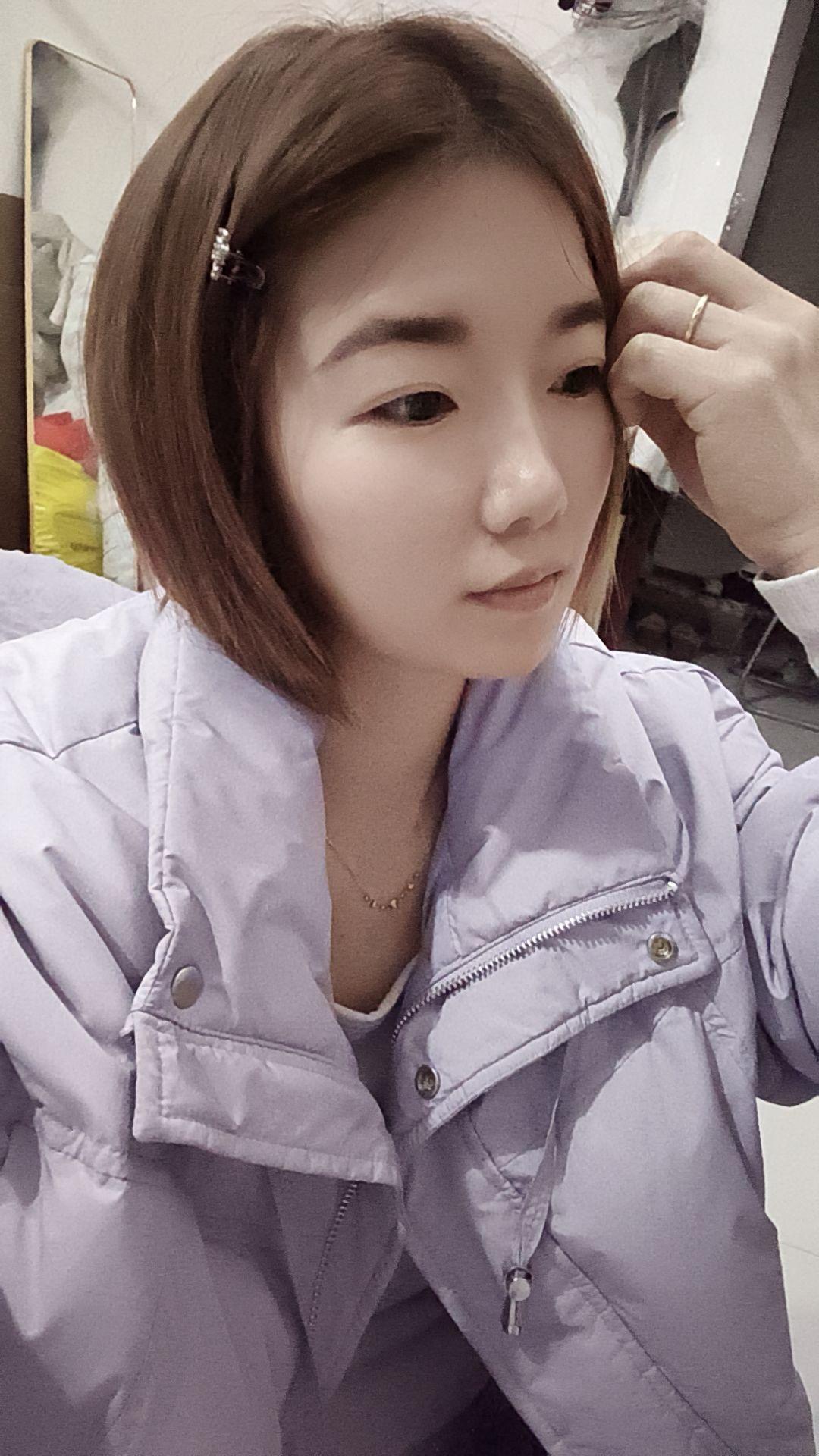 生活最好的样子，不是被别人认可和喜欢，而是懂得自我欣赏。不必讨好别人...