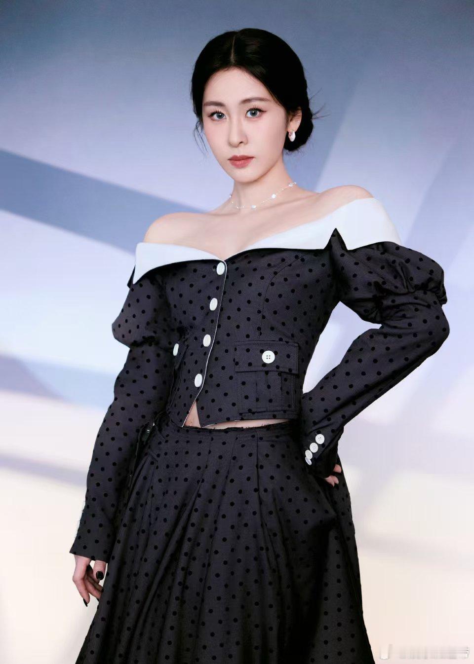 张碧晨宋威龙完形填空 哇塞！张碧晨和宋威龙玩起“完形填空”合唱啦，一人一句的节奏