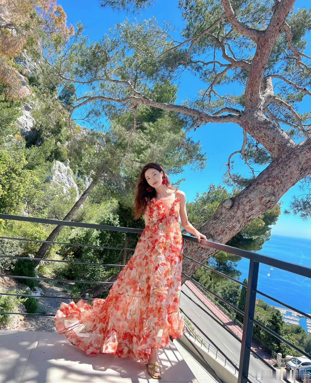 钟楚曦这个身材真的……背后都是汗水和克制，超努力。 #钟楚曦的身材# ​​​