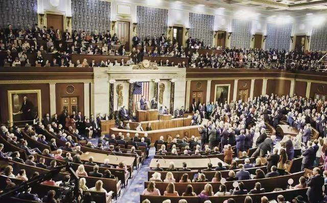 这下终于看清楚了，在国家统一的道路上，谁才是我们的绊脚石！军演第二天，也就是12