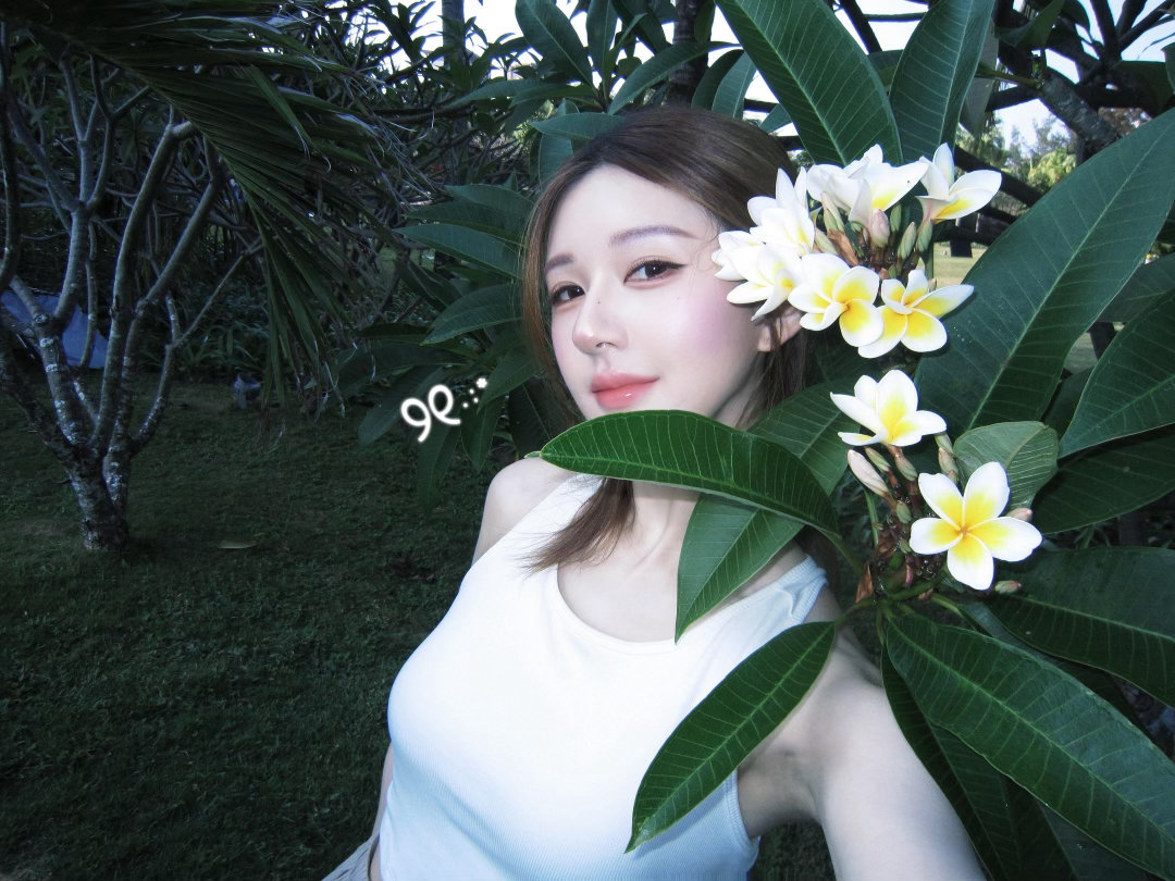 赵露思今天的营业照 