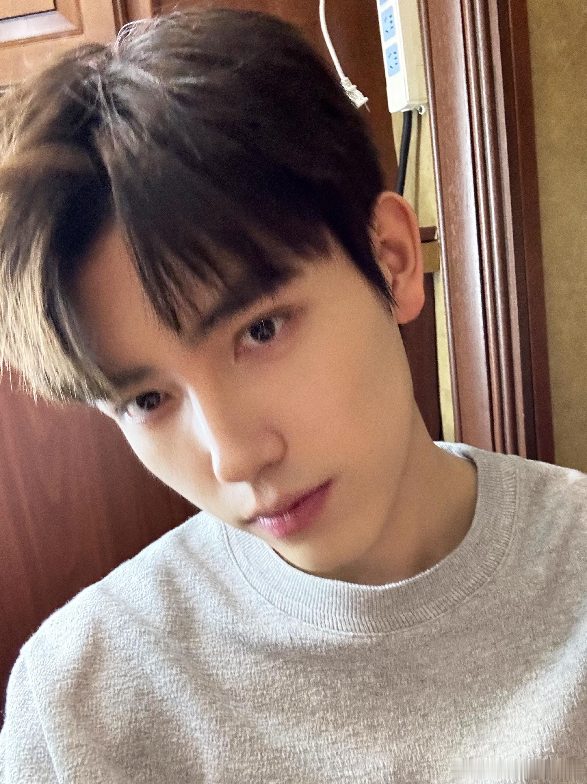 迪丽热巴 陈飞宇给我大大方方的  哇塞哇塞两人合作的剧叫什么啊[送花花] 