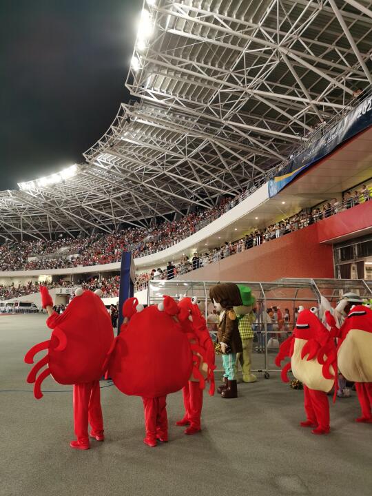 苏超的氛围也太好了吧‼️大闸蟹登场‼️