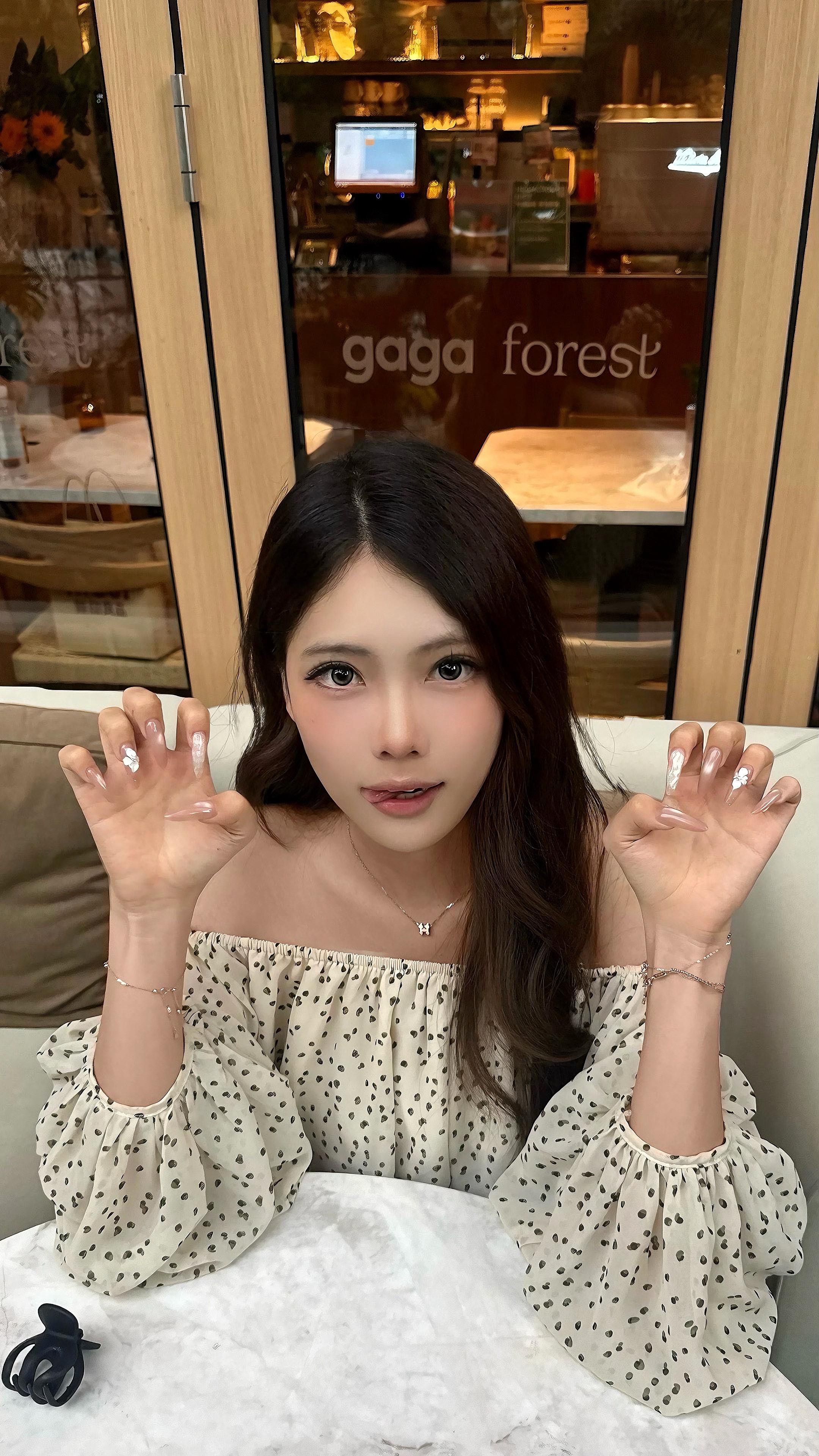 你太可爱了 说的话也可爱 干什么都可爱 所以你朝我发脾气时我全都当萌来对待了
