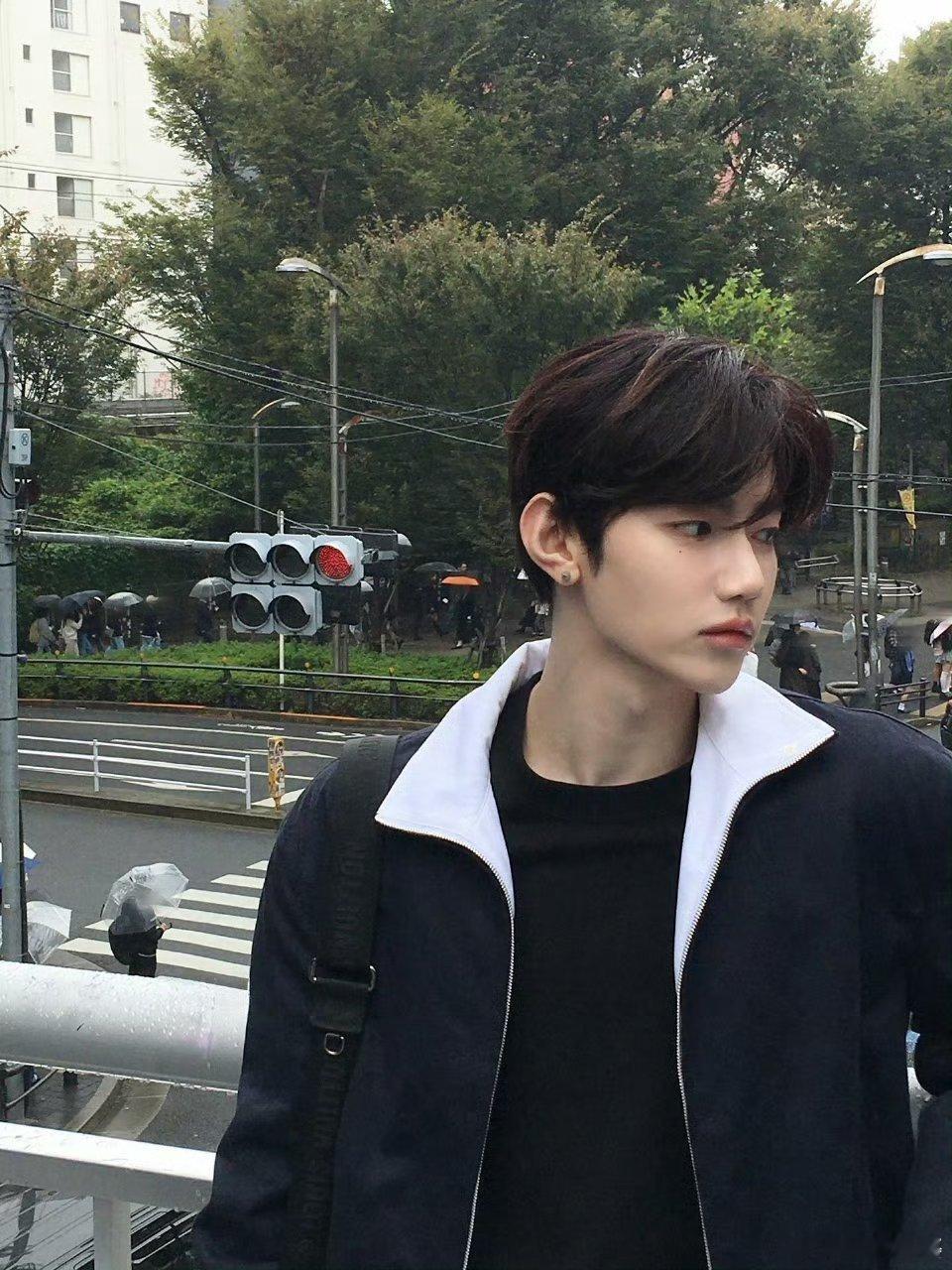 章昊cha了火炮天使摇宝子们都看章昊的“火炮天使摇”了吗？他着红衣宛如魅魔降临，