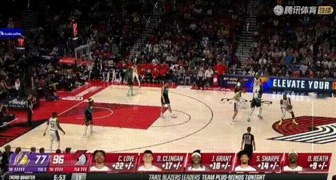 连续喜剧人——詹姆斯这3分造犯规把解说都整尴尬了！
可能是防守端漏3分面子挂不住