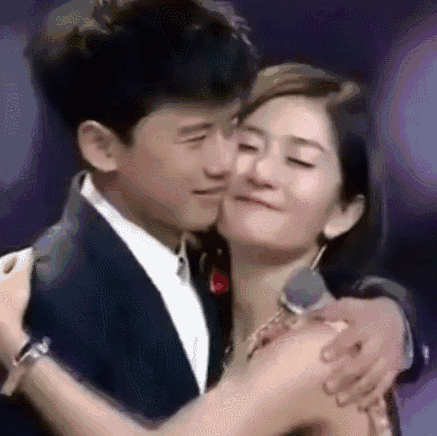 薛之谦背后说张杰土这事儿一点不奇怪，哪个歌手背后没说过张杰土呢？除了谢娜。 