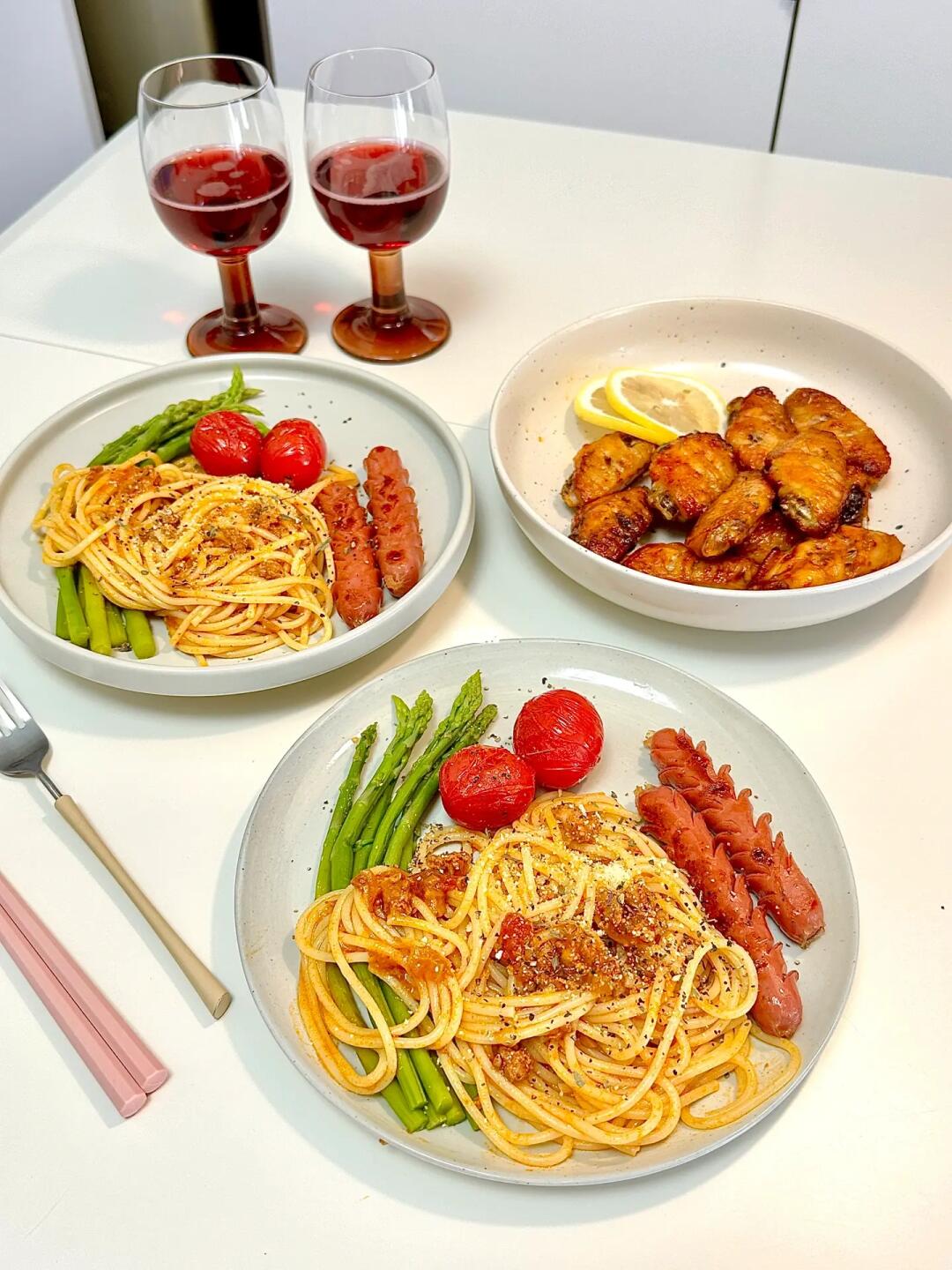 二人食｜奥尔良烤翅➕番茄肉酱意面🍝好好吃