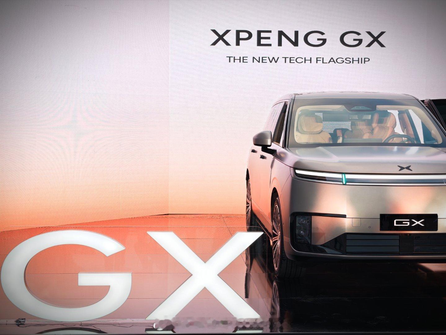 小鹏 GX 中大型 SUV 上市售价 26.98-34.98 万元，有纯电和增程