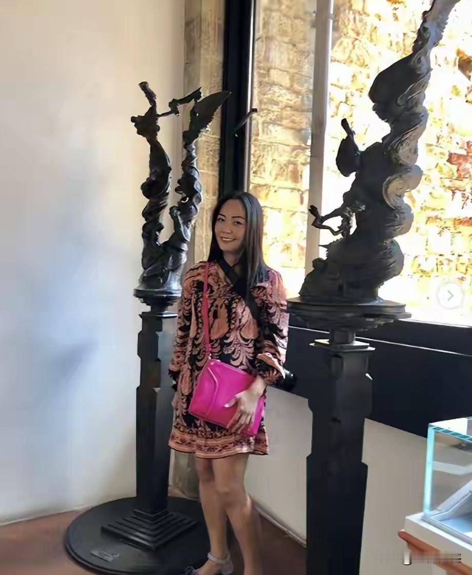 这个韩国女子还曾经有过这样的经历，看来这个爱泼斯坦的手实在是太长了，居然能够搞到