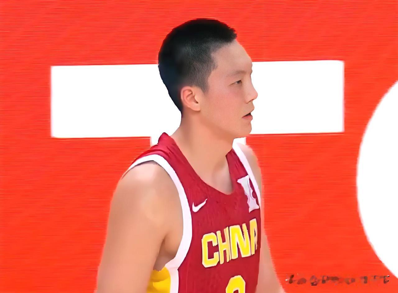 怪不得中国男篮要召回胡明轩。
2027国际篮联世界杯亚洲区预选赛，中国队刚刚以8