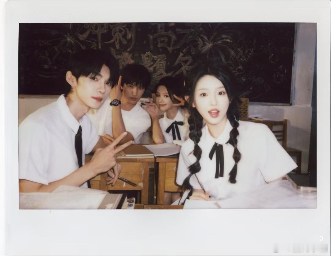 剧情挺新颖的，校园里的故事很有代入感，青春的迷茫与成长的痛苦都被展现得淋漓尽致，