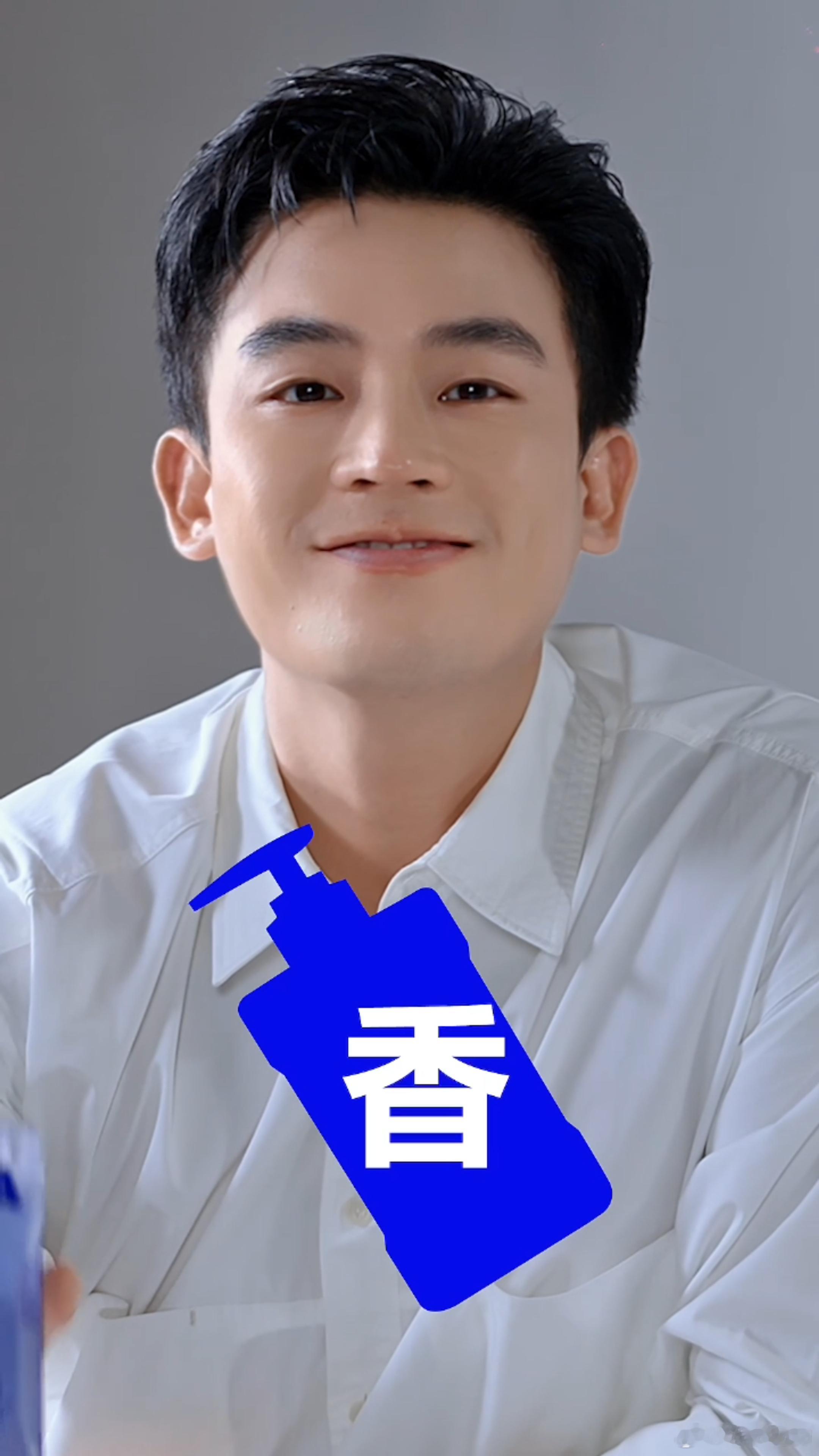 家人们！欧豪的反差感太绝了！戏里糙得接地气，生活中帅得像画报，这强烈的视觉冲击，
