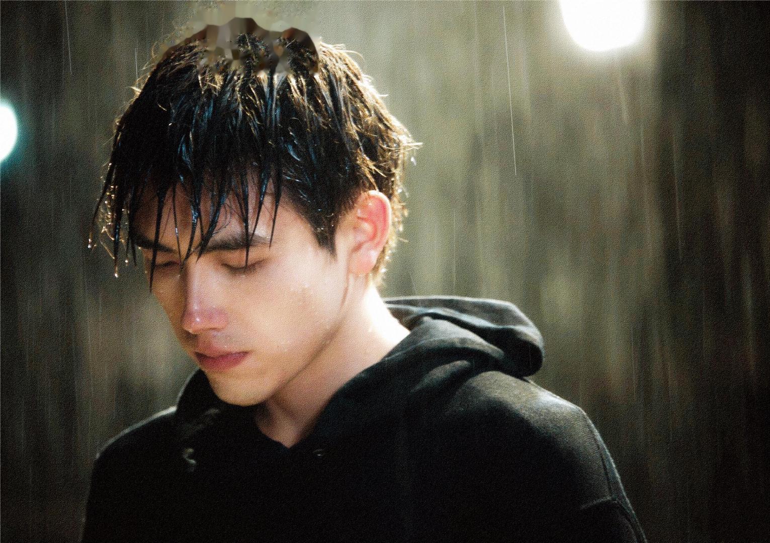 在人生的路上，有一条路每个人非走不可，那就是年轻时候的弯路。不摔跟头、不碰壁，不