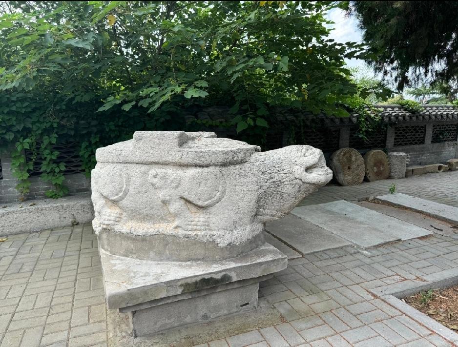 人到中年，谁不是把“累”字嚼碎了咽肚里？
 
凌晨三点给孩子盖被时，忽然发现自己